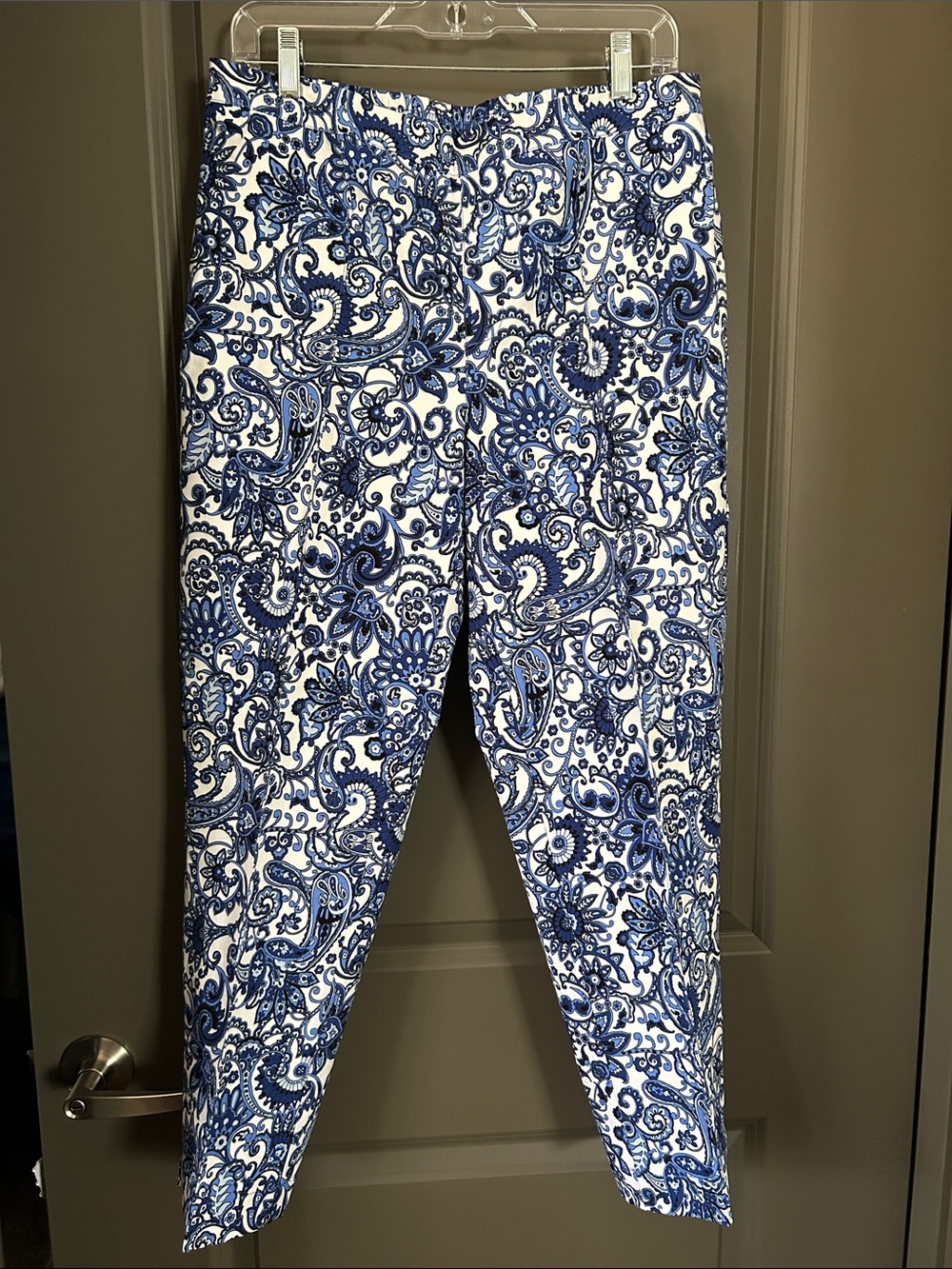 Isaac Mizrahi women’s paisley pants. Cotton/rayon blend with some stretch.